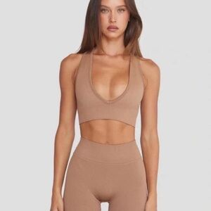 Seamless Scoop Neck Sports Bra in Nude